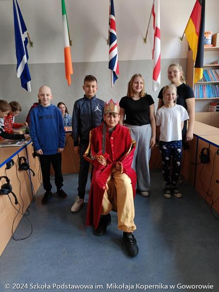What is Bolesław Chrobry wearing? – czyli lekcja angielskiego o modzie dawnych lat.