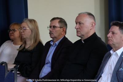 "Widać dzisiaj niebem jest ziemia". 