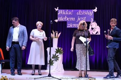 "Widać dzisiaj niebem jest ziemia". 