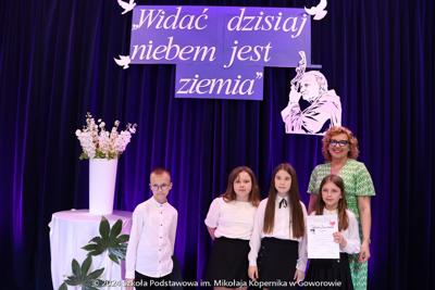 "Widać dzisiaj niebem jest ziemia". 