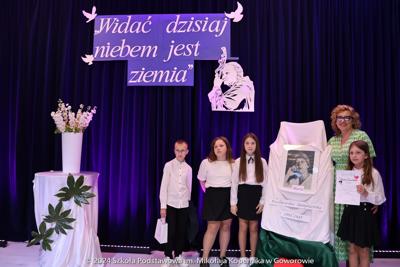 "Widać dzisiaj niebem jest ziemia". 