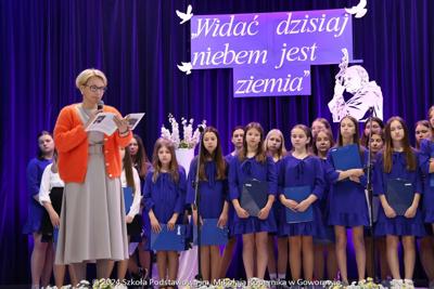 "Widać dzisiaj niebem jest ziemia". 