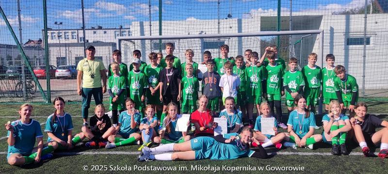 Zawody gminne dziewcząt i chłopców w mini piłkę nożną klas 4 – 6 oraz w piłkę nożną klas 7 – 8.