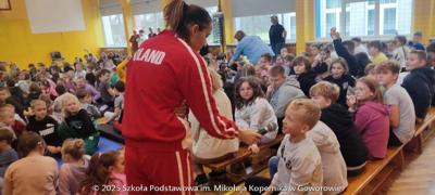 Lekcja z Mistrzem – Emanuela Wikieł w klasach 1-3 w ramach programu „Mały Mistrz”