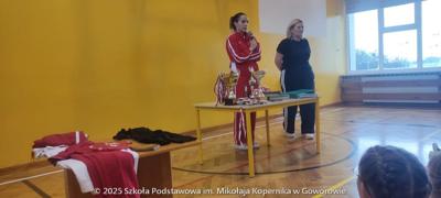 Lekcja z Mistrzem – Emanuela Wikieł w klasach 1-3 w ramach programu „Mały Mistrz”