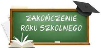 Zielona tablica. Na tablicy napis Zakonczenie roku szkolnego. W prawym rogu czarny biret. W prawym dolym rogu otwarta ksiazka. 