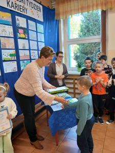 Wręczenie nagród w konkursie plastycznym.