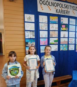 Nagrodzeni uczniowie klasy III