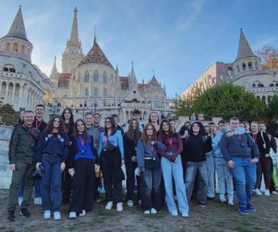 Tutaj powinien być opis obrazka