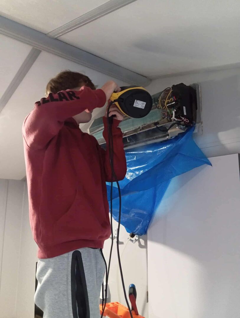 577016584_789095654089667_4846124860182271829_n.jpg [1542x2048]