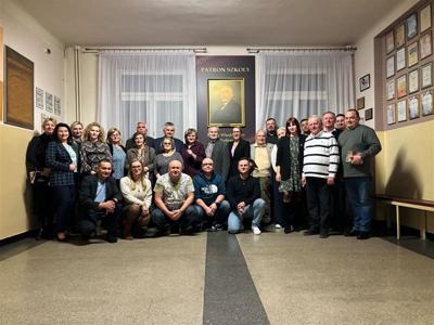Zdjęcie grupowe nauczycieli ZS CKP ze spotkania przygotowującego do obchodów 100-lecia szkoły