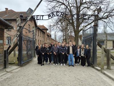 Uczniowie klas 4ALO, 3AT i 5BT ZSCKP na wycieczce edukacyjnej do Muzeum Auschwitz-Birkenau