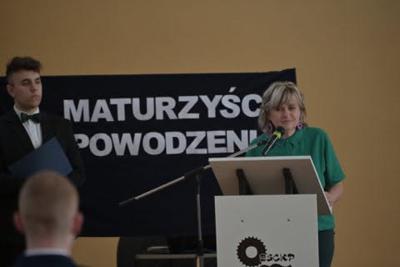 Dyrekcja szkoły z uczniem ZSCKP