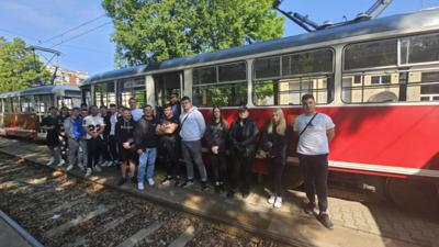 Uczniowie klas 4AT (mechanicy) oraz 3AT (elektrycy) na wycieczce w Tramwajach Warszawskich