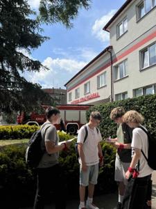 Uczniowie szkół podstawowych podczas 6 edycji gry miejskiej