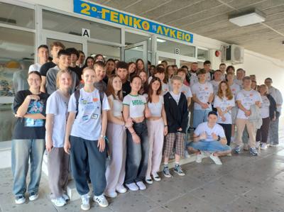 Uczniowie ZSCKP na Erasmusie wraz z uczniami z Grecji