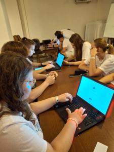 Uczniowie ZSCKP na lekcji praktyk w ramach Erasmus+