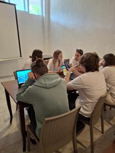 Uczniowie ZSCKP na lekcji praktyk w ramach Erasmus+