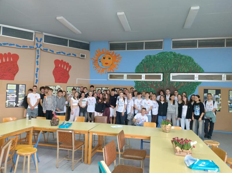 Uczniowie ZSCKP na Erasmusie wraz z uczniami z Grecji