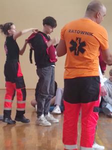 Ratuję życie – warsztaty dla uczniów w ZS CKP 9