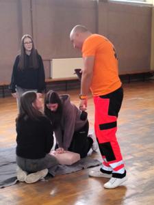 Ratuję życie – warsztaty dla uczniów w ZS CKP 5