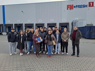 Logistycy będący w firmie FM Logistic w Mszczonowie