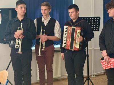 Uczniowie podczas przedstawienia