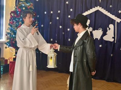 Uczniowie podczas przedstawienia