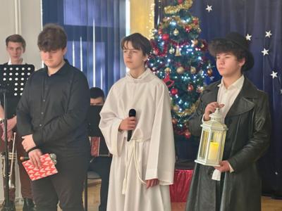 Uczniowie podczas przedstawienia