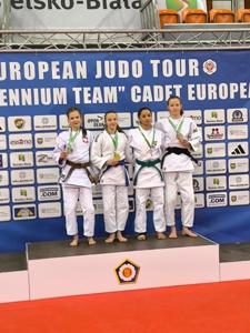 Julia i inne zawodniczki na podium