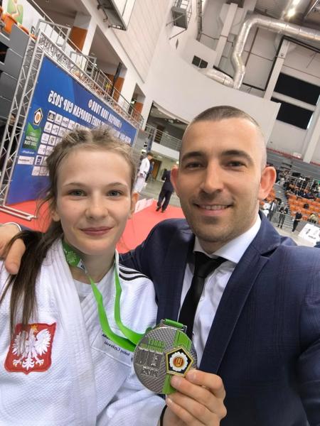 Julia i trener z medalem Pucharu Europy