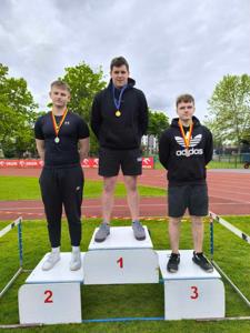 Uczniowie na podium