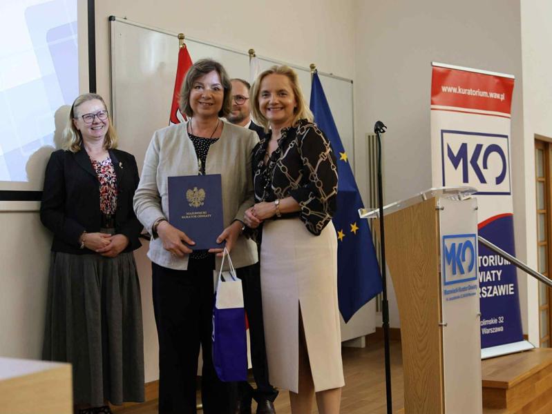 Wręczenie nagrody dla naszej nauczycielki