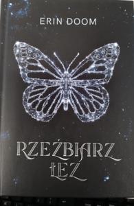 okładka książki- Rzeżbiarz łez