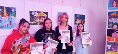 zdjęcie z pracami nagrodzonymi w konkursie plastycznym