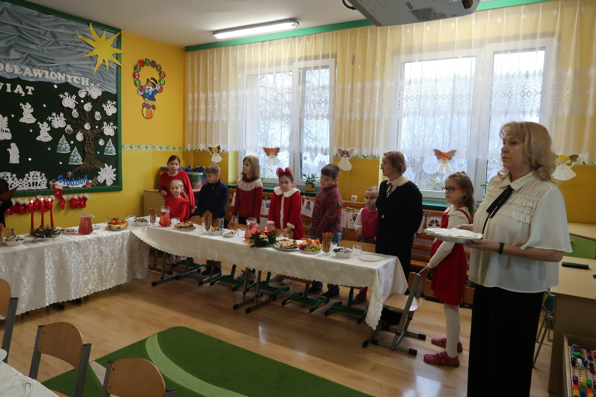 Spotkania opłatkowe i tradycja kolędowania w naszej szkol