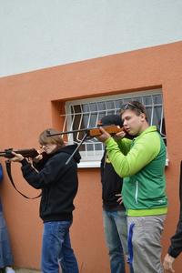 Warto trafić w czarne pole. Dzięki temu na mecie odejmują nam 3 minuty.