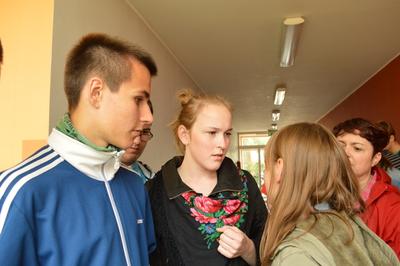 Dzielimy się na drużyny "niebieskich" i "czerwonych"