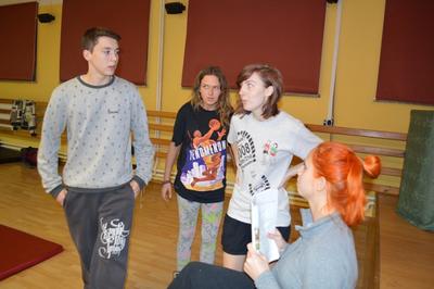 Strzelaj w ciemno. Ja już drugi raz nie policzę wszystkich schodów w szkole...