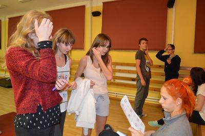 Wyrazić rok świetlny wyrazić w metrach? Potrzebujemy rady Przyjaciela. Gdzie jest pani Majchrowicz?