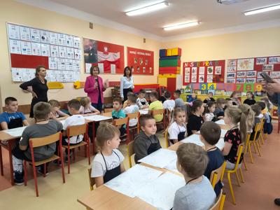 Udział uczniów klas 1-3 oraz z oddziału przedszkolnego w warsztatach czekoladowych 