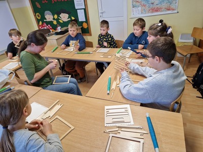 Klasa 3 podczas warsztatów tkackich