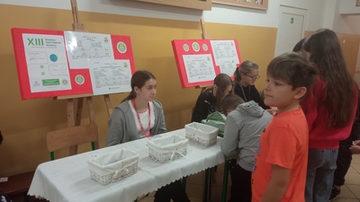 Dzieci podczas egzaminu z tabliczki mnożenia
