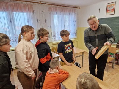 Pan Mąka prezentuje ramki do ula