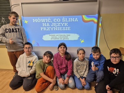Uczniowie kl. III podczas obchodów Międzynarodowego Dnia Języka Ojczystego