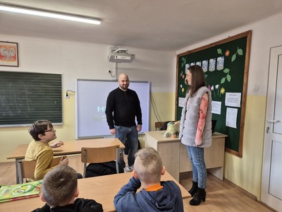 Pani Ewelina Gąsiewska - Krystosik wita gościa