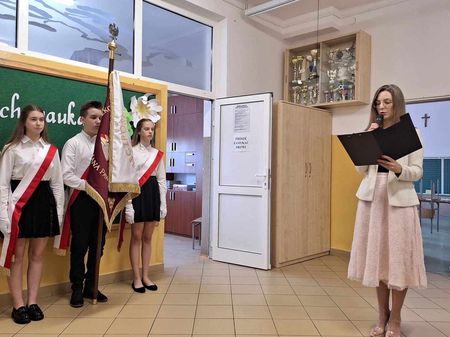Pani Dyrektor uroczyście rozpoczyna nowy rok szkolny 2024/2025