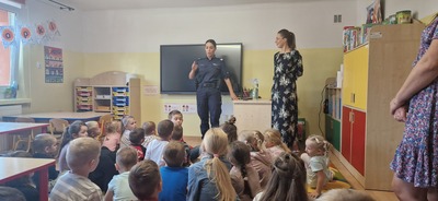 Uczniowie klas 0-III podczas zajęć profilaktycznych