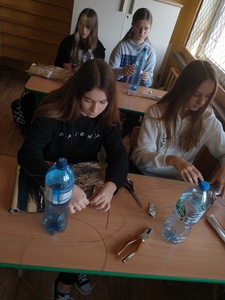 Klasa VIII buduje elektroskop
