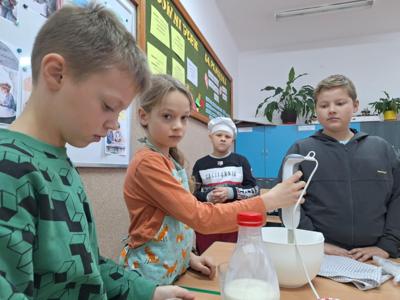 Uczniowie w trakcie pracy